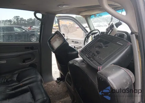 2005 Chevrolet Avalanche 1500 Z66 из США, поврежденный, VIN 3GNEC12Z75G246701